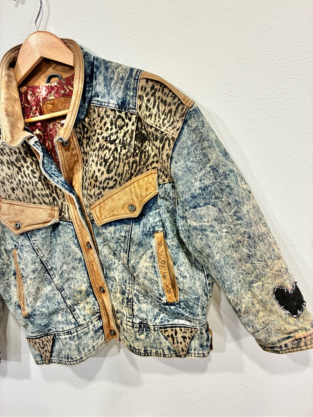 winlit — vintage 80’s acid wash x leopard patchwork denim jacket - Picture 4 of 10